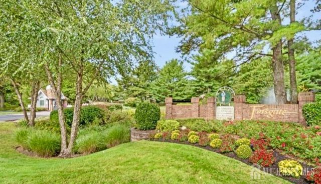 15 Cypress Point Lane, Monroe, NJ 08831