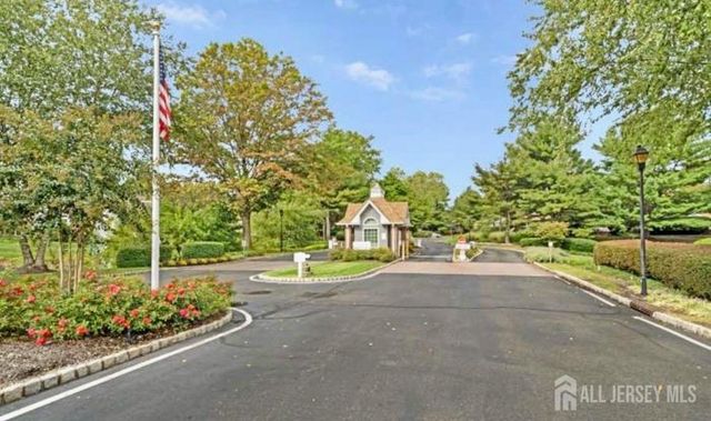 15 Cypress Point Lane, Monroe, NJ 08831