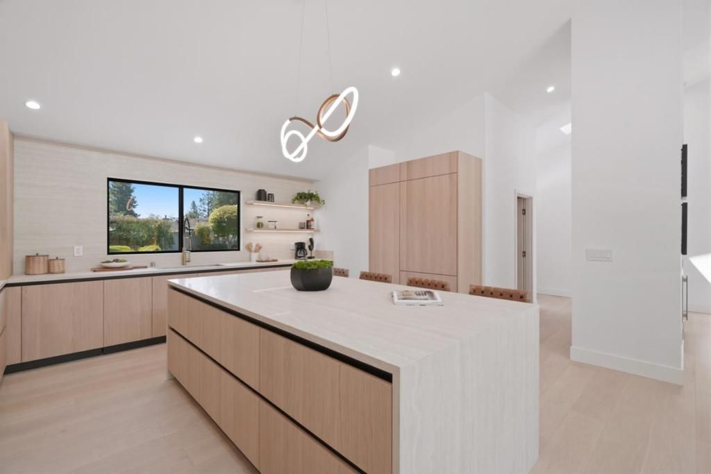 Image 15 of property listing at 1389 Chelsea Drive, Los Altos, CA 94024