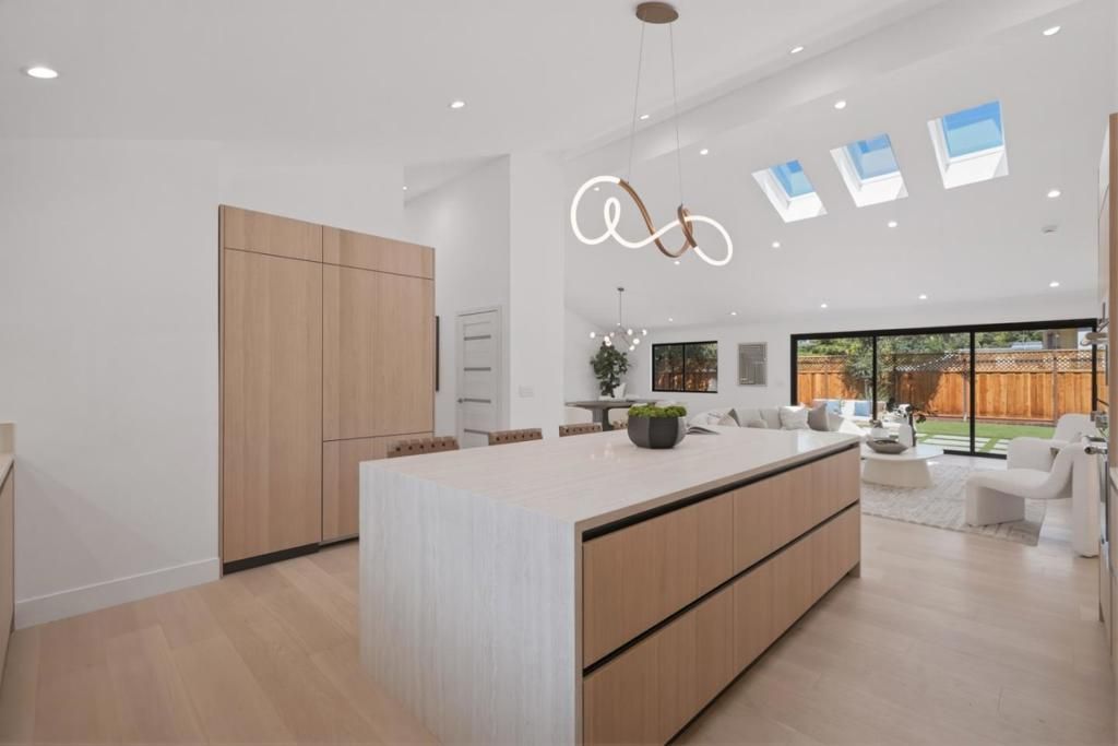 Image 16 of property listing at 1389 Chelsea Drive, Los Altos, CA 94024