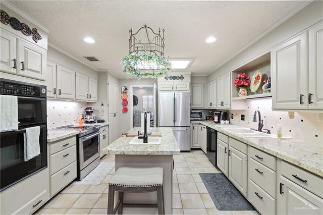 105 E Austin Avenue, Harlingen, TX 78550