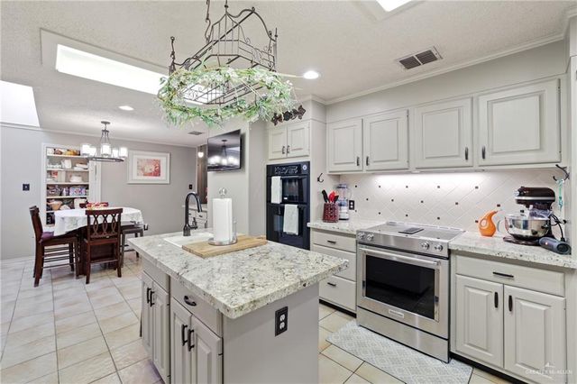 105 E Austin Avenue, Harlingen, TX 78550