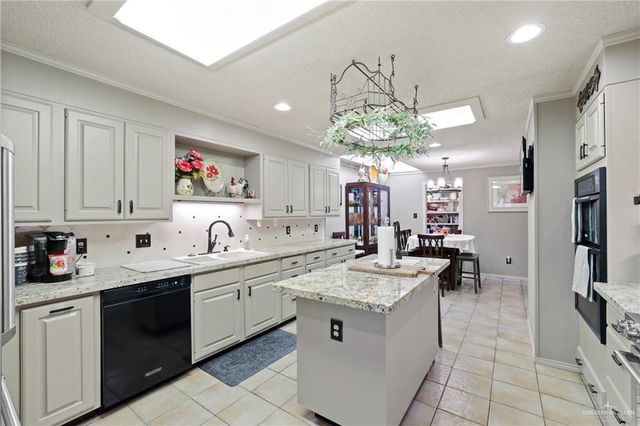 105 E Austin Avenue, Harlingen, TX 78550