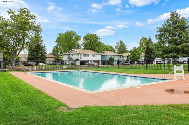 1044 Mohr Ln D, Concord, CA 94518