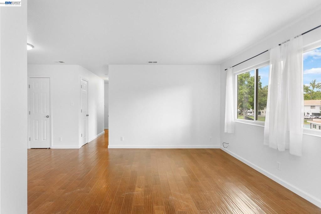 Image 2 of property listing at 1044 Mohr Ln D, Concord, CA 94518