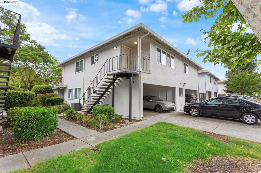 Image 21 of property listing at 1044 Mohr Ln D, Concord, CA 94518