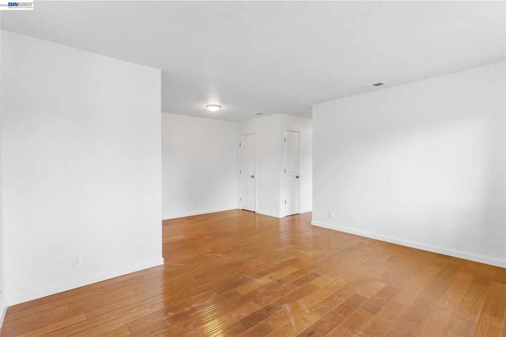 Image 3 of property listing at 1044 Mohr Ln D, Concord, CA 94518