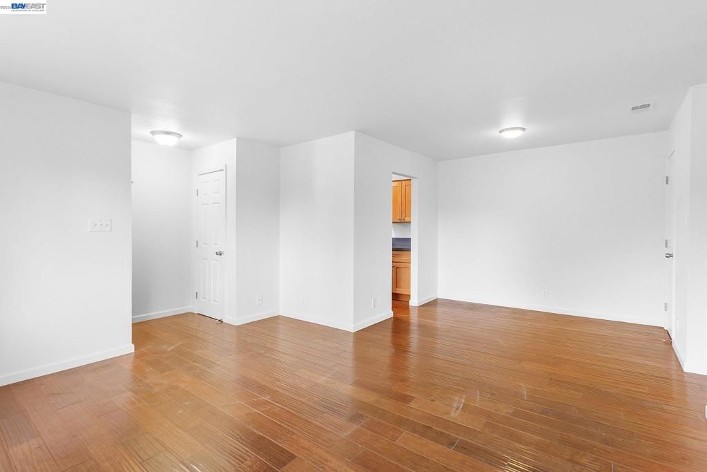 Image 4 of property listing at 1044 Mohr Ln D, Concord, CA 94518