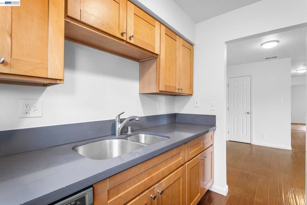 Image 8 of property listing at 1044 Mohr Ln D, Concord, CA 94518