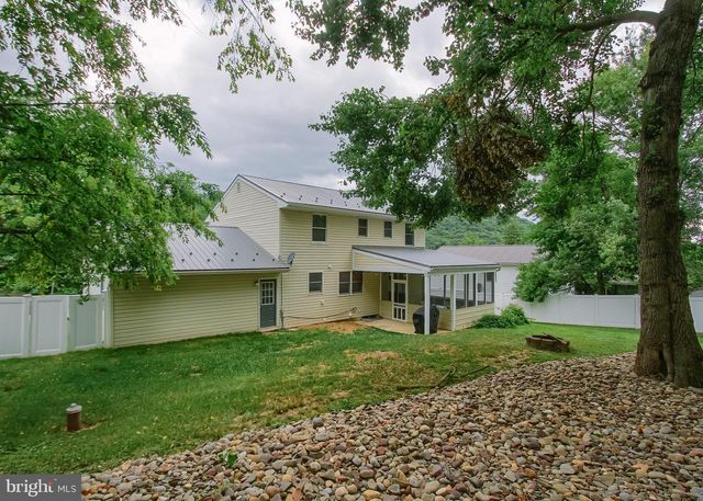 3 LIBERTY DRIVE, Mount Holly Springs, PA 17065