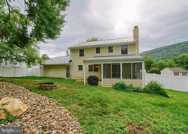 3 LIBERTY DRIVE, Mount Holly Springs, PA 17065
