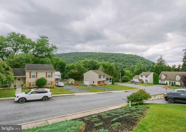 3 LIBERTY DRIVE, Mount Holly Springs, PA 17065