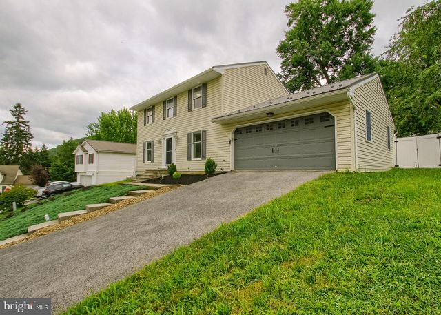 3 LIBERTY DRIVE, Mount Holly Springs, PA 17065