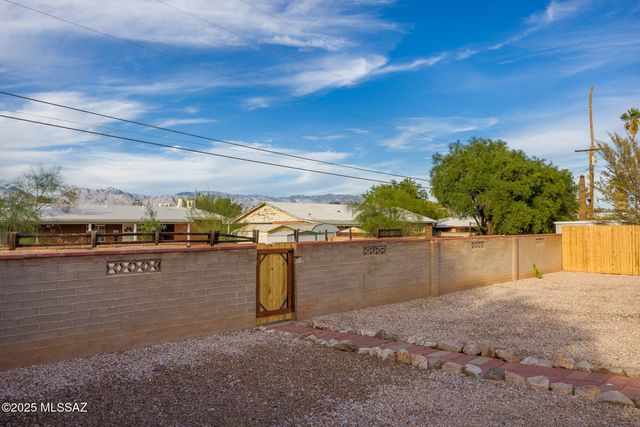 1515 S Avenida Sirio, Tucson, AZ 85710