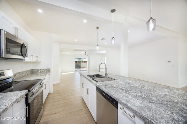 1515 S Avenida Sirio, Tucson, AZ 85710