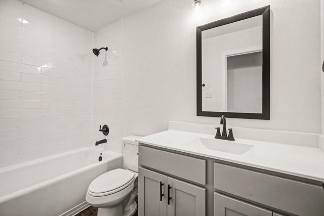 720 Greystone Lane, Angleton, TX 77515