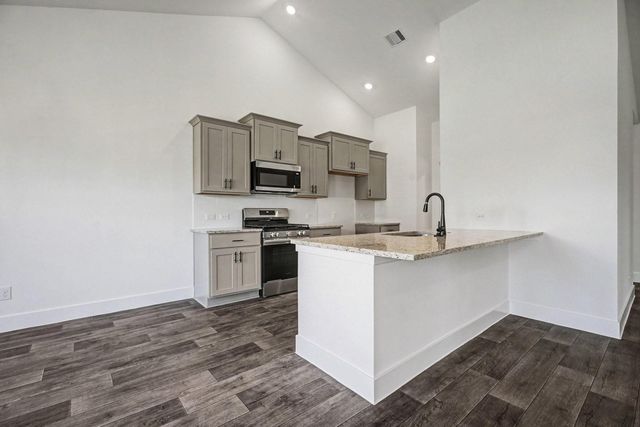 720 Greystone Lane, Angleton, TX 77515