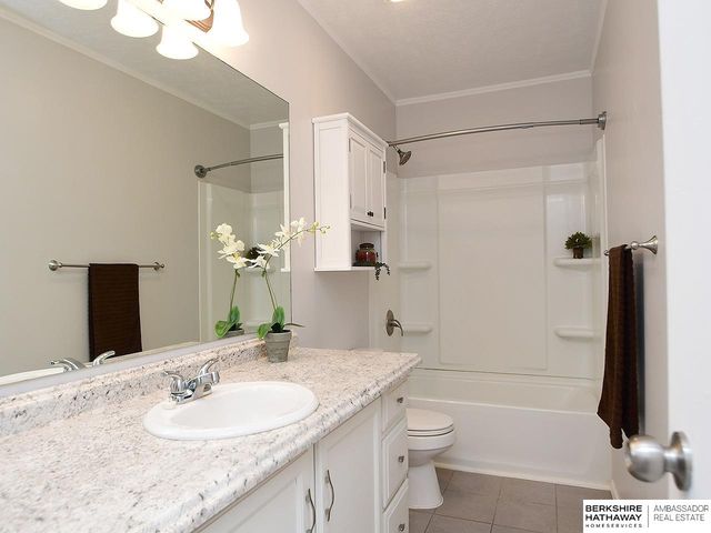 1421 SW 36 Street, Lincoln, NE 68522