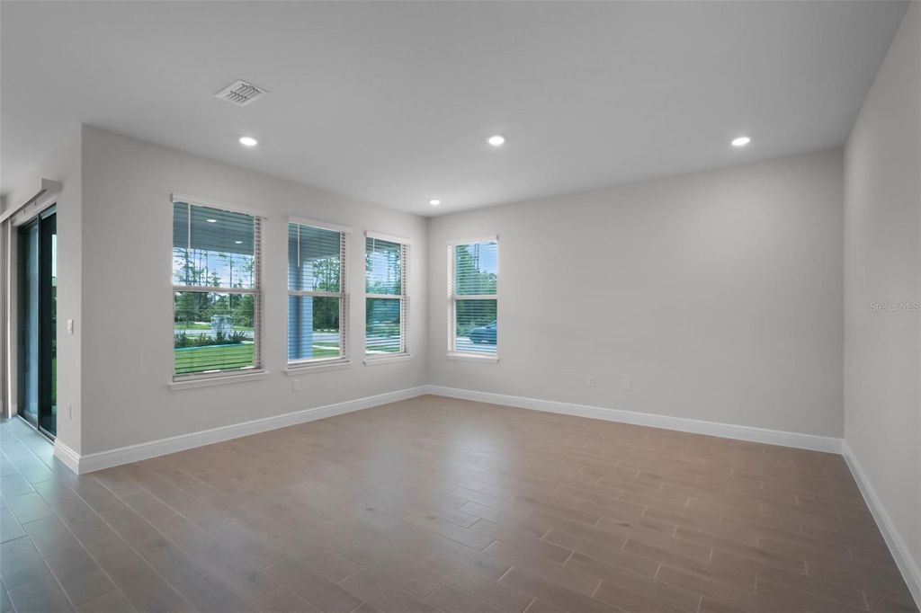 Image 11 of property listing at 11893 SHINE VIEW LANE, Winter Garden, FL 34787