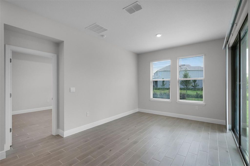 Image 12 of property listing at 11893 SHINE VIEW LANE, Winter Garden, FL 34787