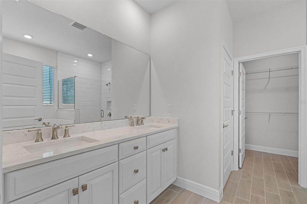 Image 15 of property listing at 11893 SHINE VIEW LANE, Winter Garden, FL 34787