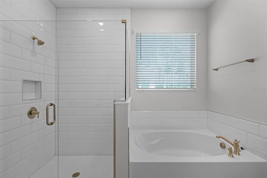Image 16 of property listing at 11893 SHINE VIEW LANE, Winter Garden, FL 34787