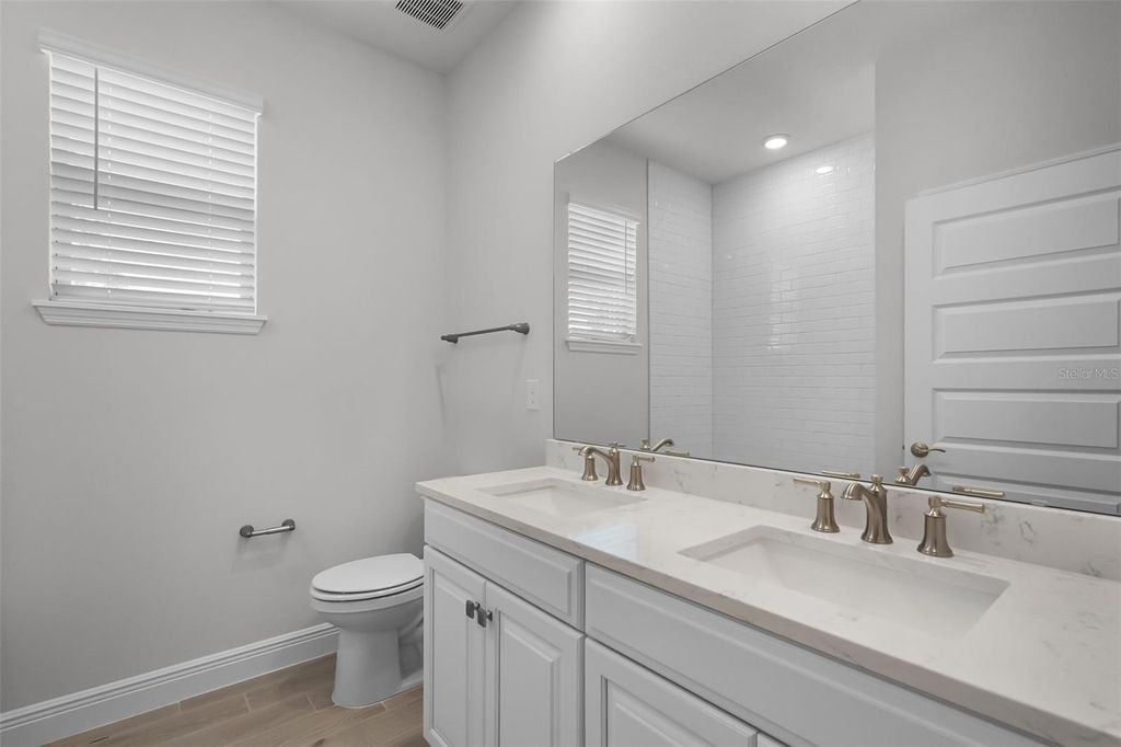 Image 25 of property listing at 11893 SHINE VIEW LANE, Winter Garden, FL 34787