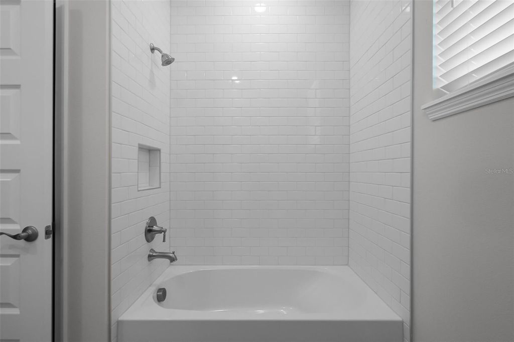 Image 26 of property listing at 11893 SHINE VIEW LANE, Winter Garden, FL 34787