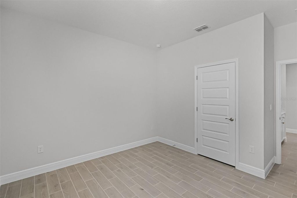 Image 33 of property listing at 11893 SHINE VIEW LANE, Winter Garden, FL 34787