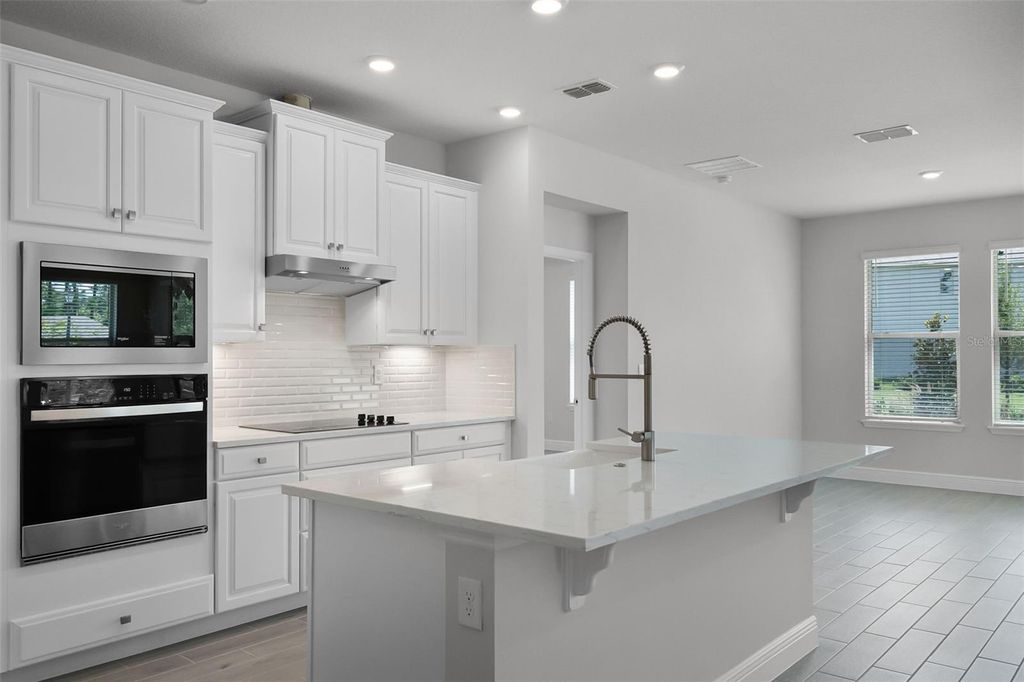 Image 6 of property listing at 11893 SHINE VIEW LANE, Winter Garden, FL 34787