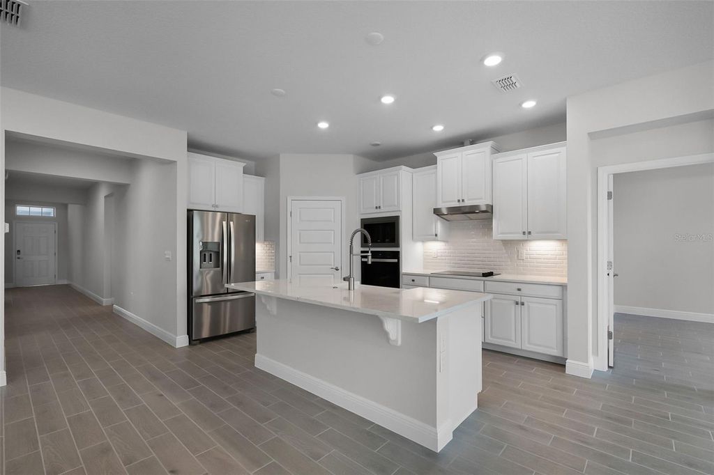 Image 9 of property listing at 11893 SHINE VIEW LANE, Winter Garden, FL 34787