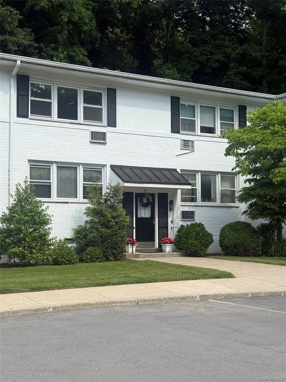 27 Avon Circle D, Port Chester, NY 10573