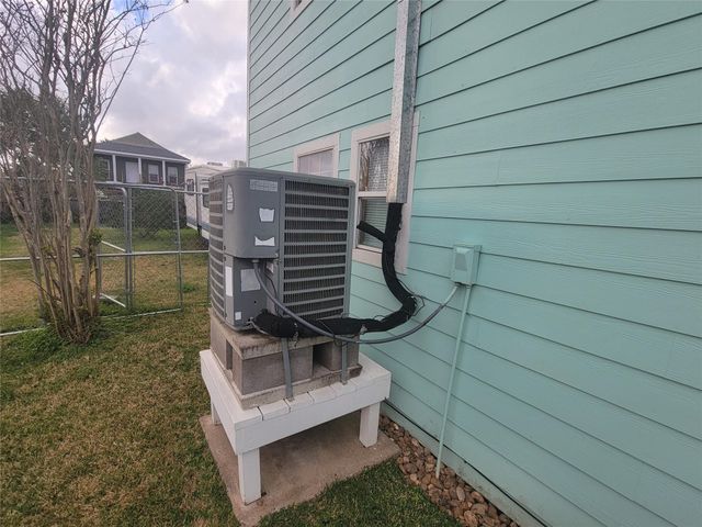 1010 22nd Street, San Leon, TX 77539