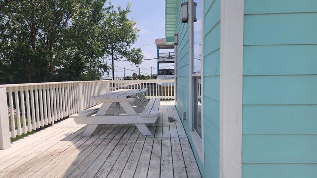 1010 22nd Street, San Leon, TX 77539