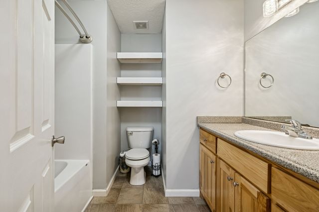 136 Thacker Dr, Portland, TN 37148