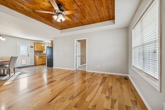 136 Thacker Dr, Portland, TN 37148