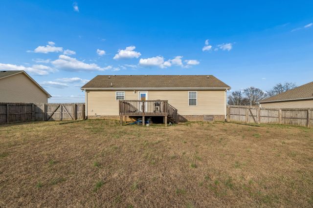 136 Thacker Dr, Portland, TN 37148