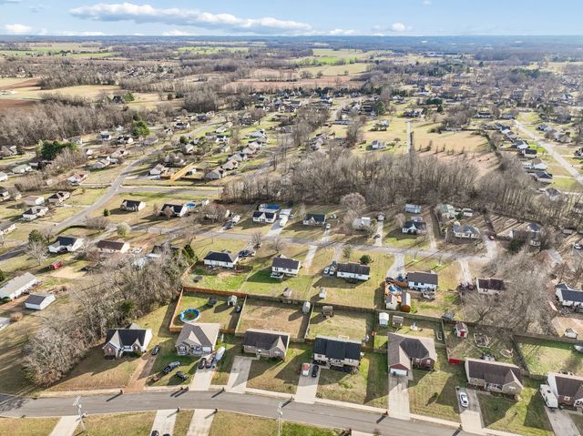 136 Thacker Dr, Portland, TN 37148