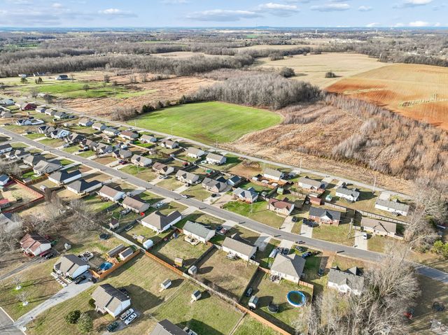 136 Thacker Dr, Portland, TN 37148