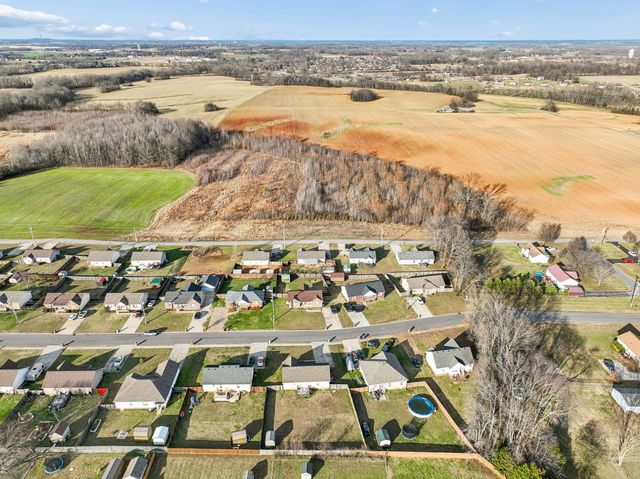 136 Thacker Dr, Portland, TN 37148