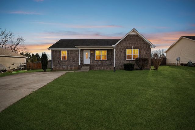 136 Thacker Dr, Portland, TN 37148