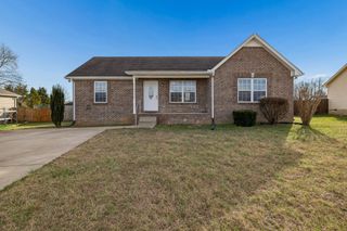 136 Thacker Dr, Portland, TN 37148