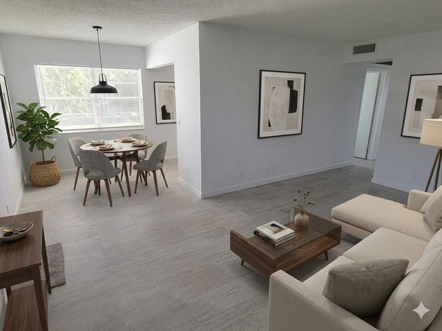 613 Fanshaw O, Boca Raton, FL 33434