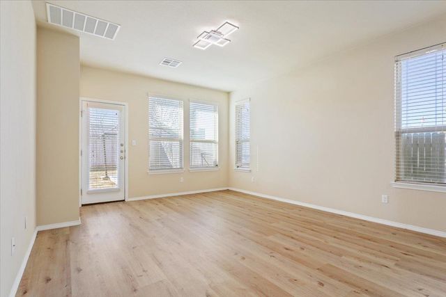 1024 Chad LOOP, Round Rock, TX 78665