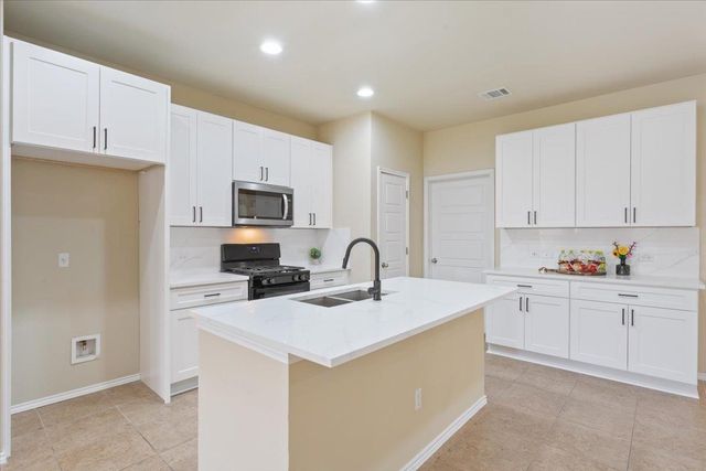 1024 Chad LOOP, Round Rock, TX 78665