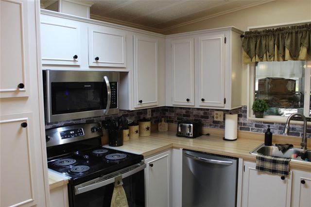 6369 ELMWOOD AVENUE, Lake Wales, FL 33898