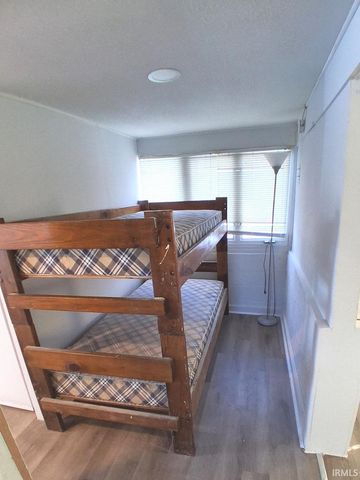 1519 S Lakeshore Drive, Albion, IN 46701