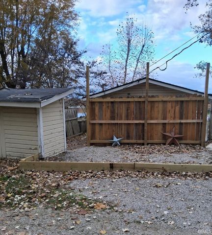1519 S Lakeshore Drive, Albion, IN 46701