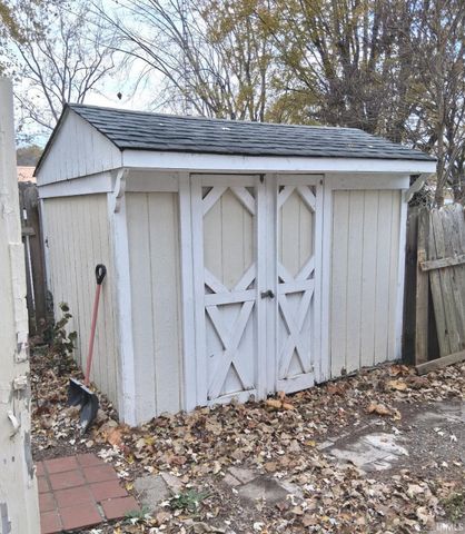 1519 S Lakeshore Drive, Albion, IN 46701