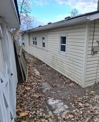 1519 S Lakeshore Drive, Albion, IN 46701